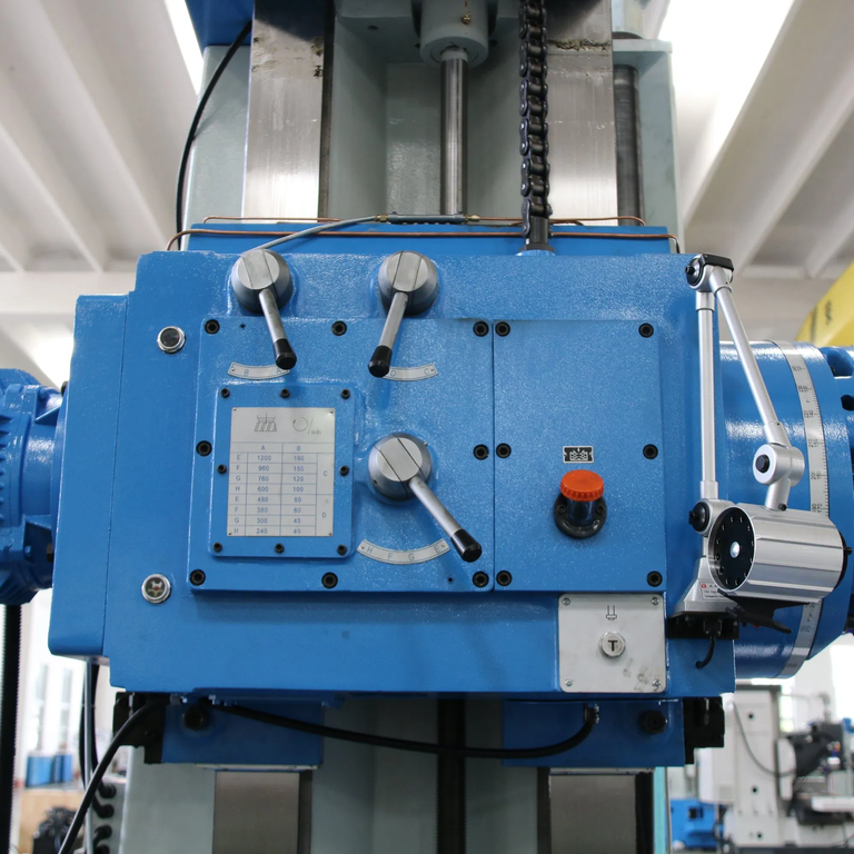 Тяжелый широкоуниверсальный фрезерный станок Weida X716