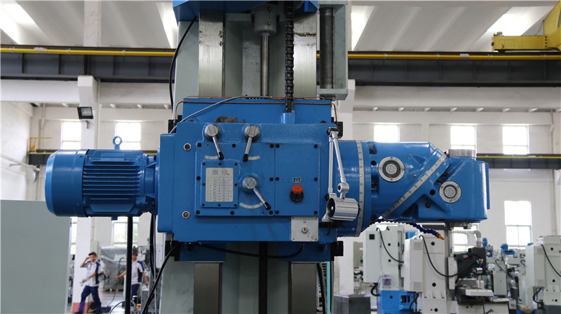 Тяжелый широкоуниверсальный фрезерный станок Weida X716