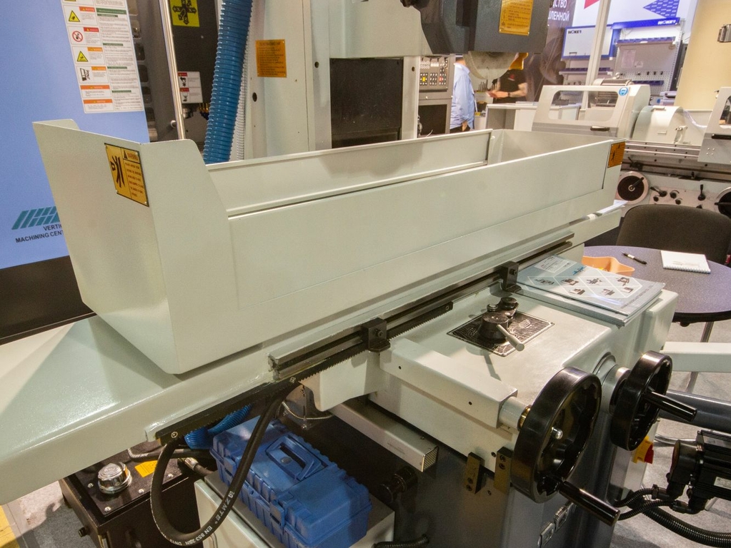 Плоскошлифовальный станок SGA2550AHD с УЦИ и системой СОЖ с сепаратором