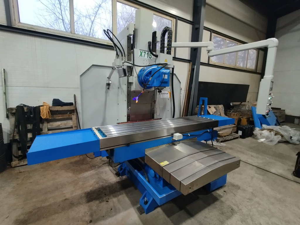 Тяжелый широкоуниверсальный фрезерный станок Weida X715 с УЦИ