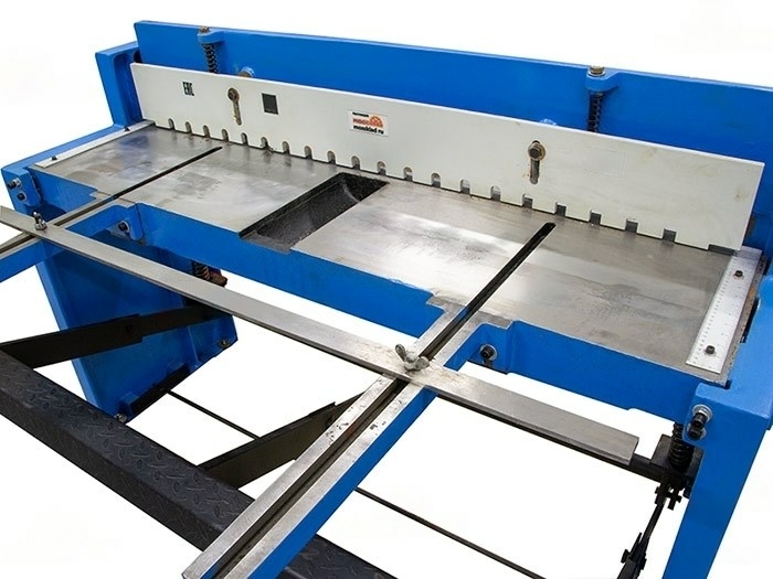 Ножницы гильотинные ножные Q01-1.5x1320