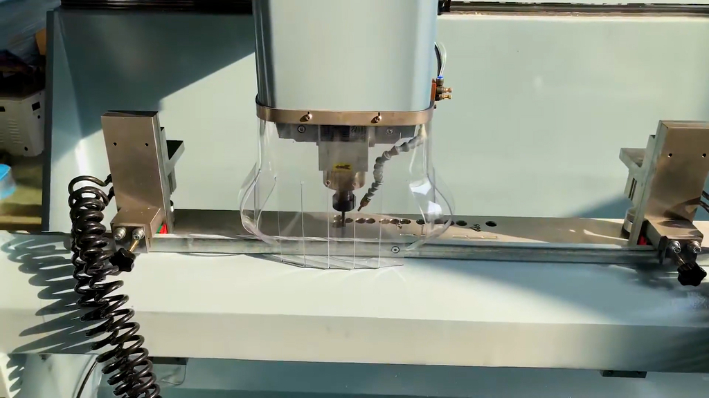 3-осевой сверлильно-фрезерный станок SKX3-CNC-3000 с ЧПУ для обработки алюминиевого профиля