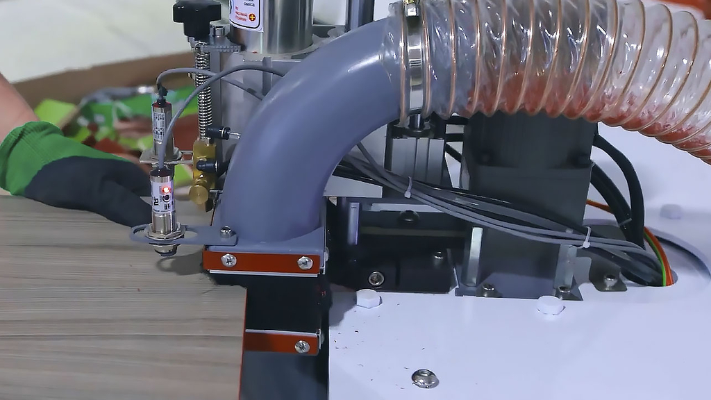 Кромкооблицовочный станок KN-700-3 для криволинейных деталей 2 в 1 (оклейка и фрезеровка), EVA и PUR