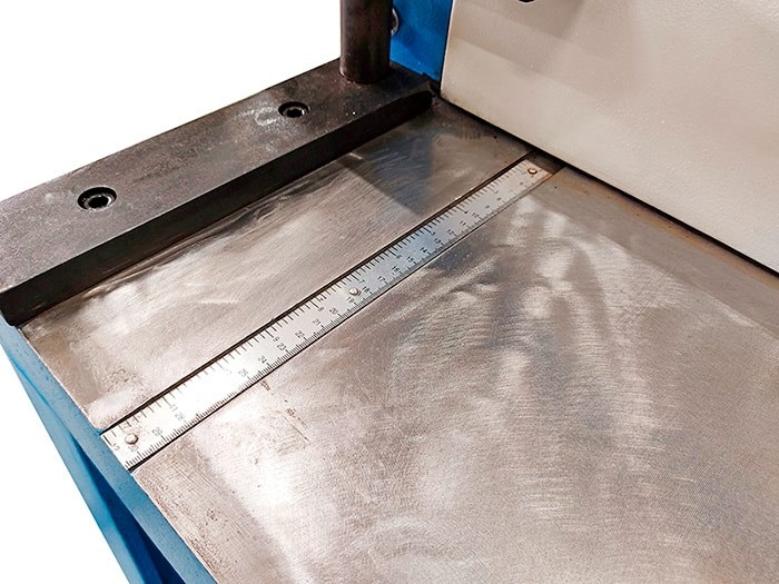 Ножницы гильотинные ручные Q01-1.5x1500