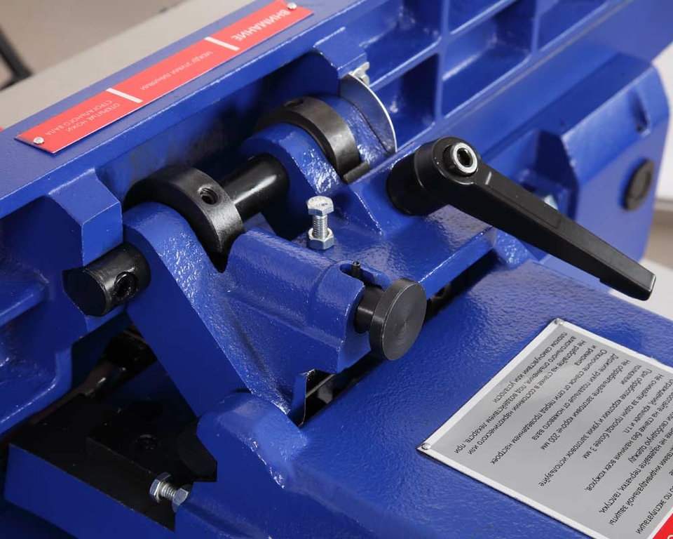 Фуговальный станок с валом helical BELMASH J200/1900ARH (1.7 кВт, 400В) (S231A)