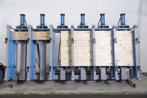 Пресс гидравлический SL — PK с механическими прижимами для изготовления паркетной доски