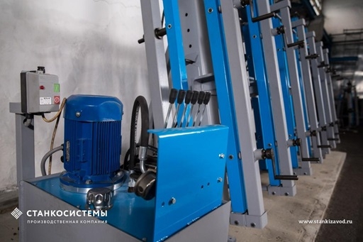 Пресс гидравлический SL — PK с механическими прижимами для изготовления паркетной доски