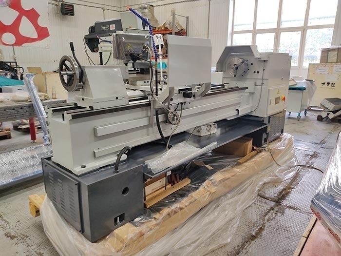 Универсальный токарный станок LC500B/2000 (аналог токарного станка 16К25)