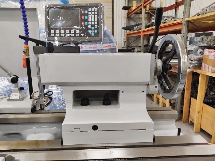 Универсальный токарный станок LC500B/2000 (аналог токарного станка 16К25)