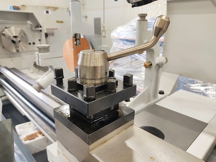 Универсальный токарный станок LC500B/2000 (аналог токарного станка 16К25)