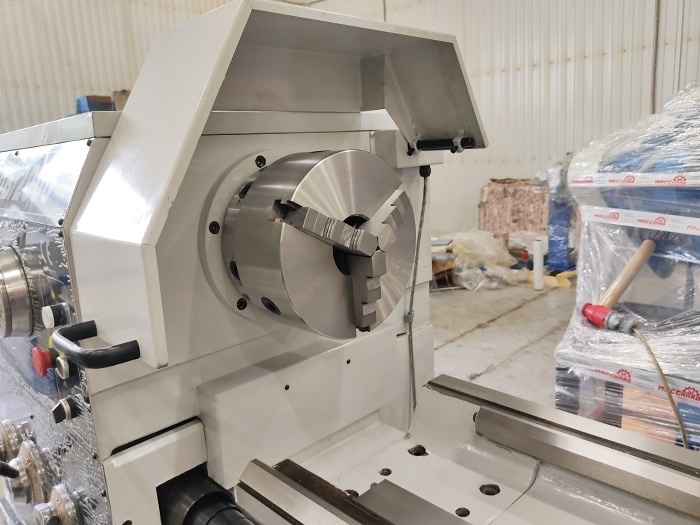 Универсальный токарный станок LC500B/2000 (аналог токарного станка 16К25)