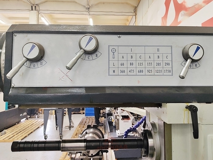 Широкоуниверсальный фрезерный станок FHU4A