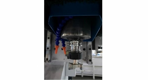 Обрабатывающий центр с ЧПУ KDT KN-3713DE