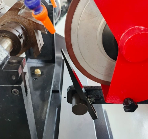 Заточной станок для профильных ножей ISM-223C