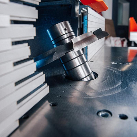 Фрезерный станок с наклонным и сменным шпинделем OSTERMANN Т 1003