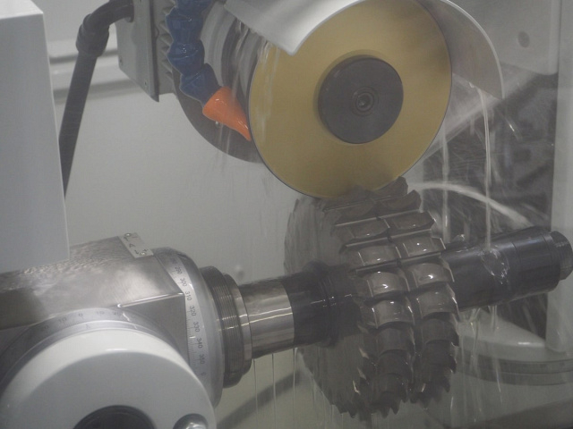 Автоматический универсальный заточной станок с ЧПУ UT.MA LC35E