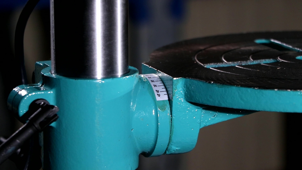 Настольный сверлильный станок AURA CM-1316/220 (10131610)