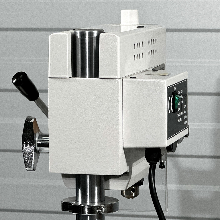 Настольный сверлильный станок AURA CM-6V (10050610)