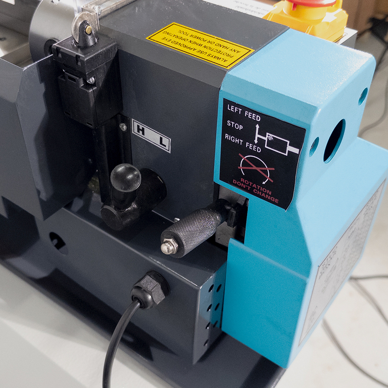 Настольный токарный станок AURA TM-300V (30030100)