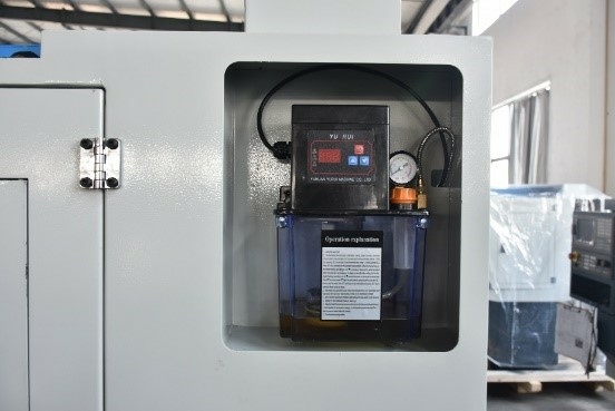 Токарный станок c ЧПУ с прямой станиной MetalTec CK 2320 (гидрав. патрон)