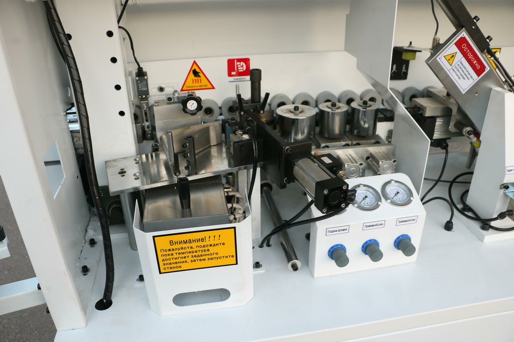 Автоматический кромкооблицовочный станок DELTAMACHINERY DM-400