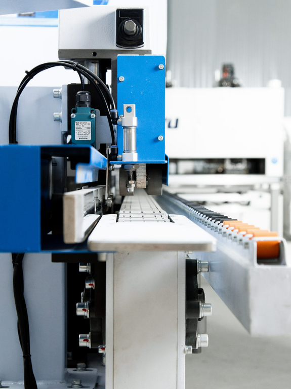 Автоматический кромкооблицовочный станок JIYU JY-465