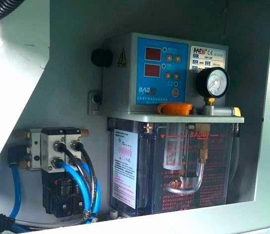 Автоматический торцовочный станок с поворотным столом и толкателем EcoWood Cut 230 Angle