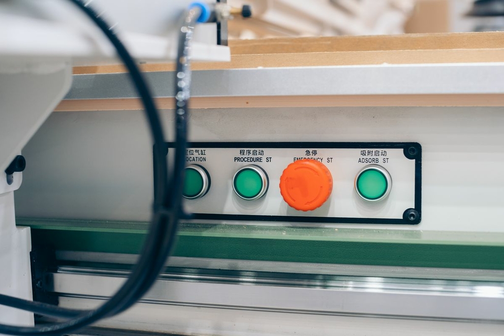 ОБРАБАТЫВАЮЩИЙ ЦЕНТР С ЧПУ HOLD HE2130GAB