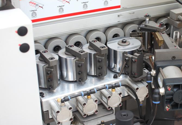 Кромкооблицовочный автоматический станок HOLD HD621JSC