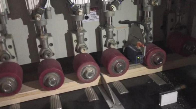 Автоматический станок для вырезки дефектов и торцовки EcoWood CFS-100 MAX