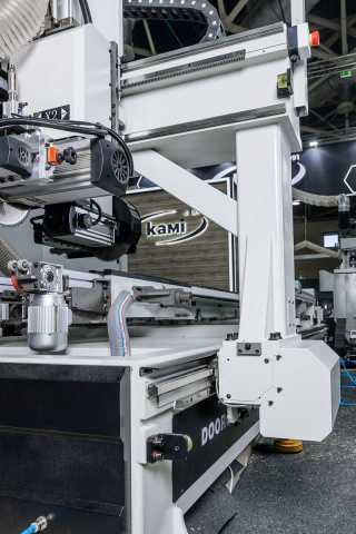 Форматно-обрезной центр с ЧПУ для дверных полотен Beaver DOORCUT CNC