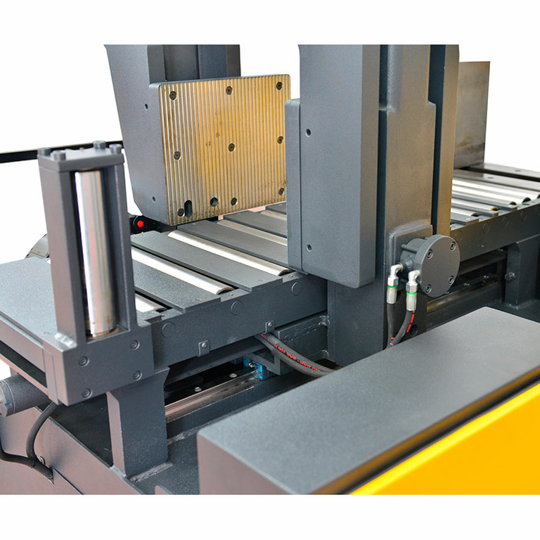 Ленточнопильный станок BekaMak BMSO 320GH NC