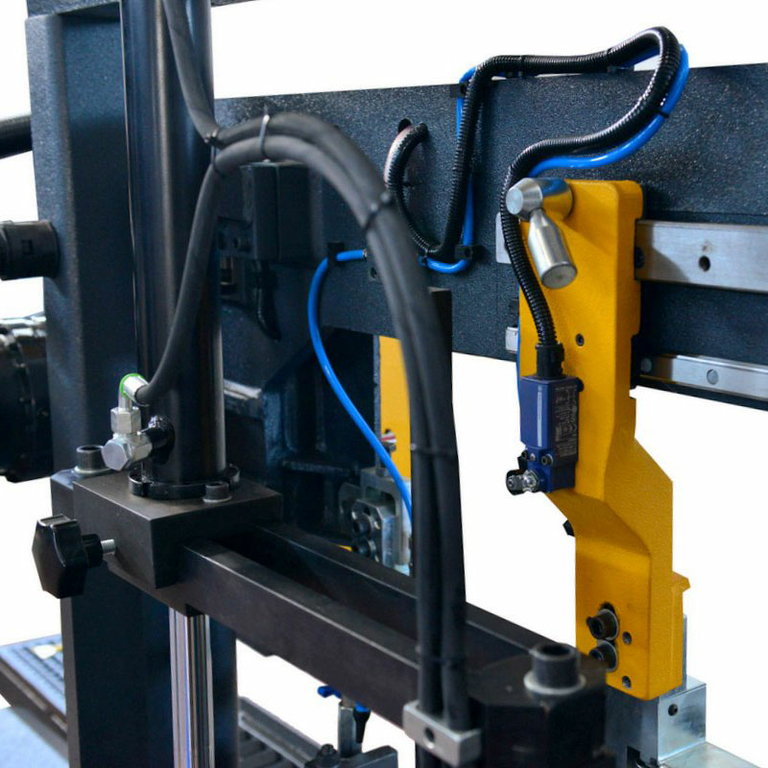 Ленточнопильный станок Beka-Mak BMSO 325C