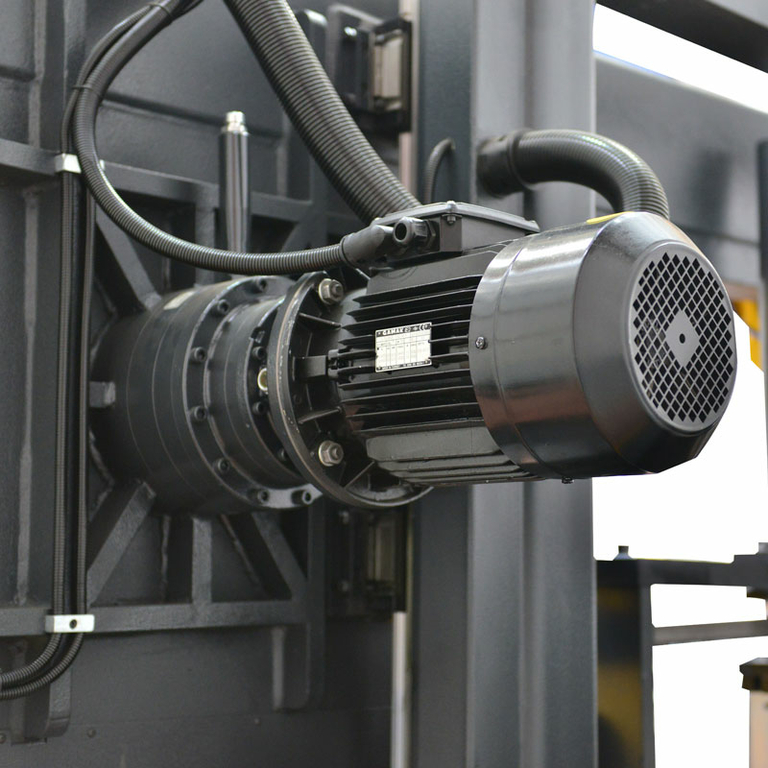 Ленточнопильный станок с ЧПУ Beka-Mak BMSO 560CH NC