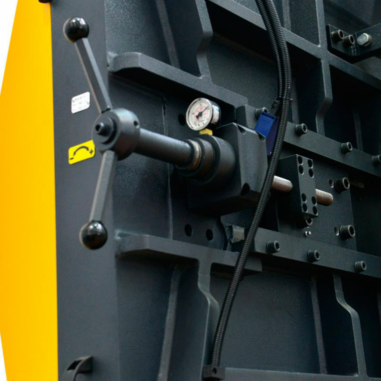 Ленточнопильный станок Beka-Mak BMSY 360CDGH