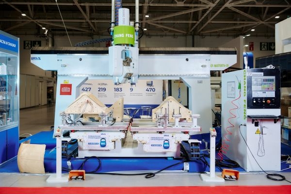 Пятиосевой портальный обрабатывающий центр CF-MASTER T4 28