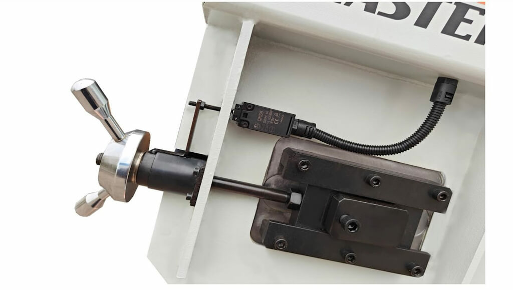 Полуавтоматический ленточнопильный станок MetalMaster BSM-400 MFR