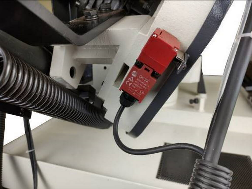 Полуавтоматический ленточнопильный станок MetalMaster BSM-250 SAF VARIO