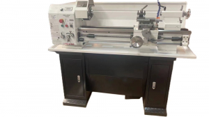 Токарно-винторезный станок REALREZ 310x900 400V (УЦИ+СОЖ) с подставкой