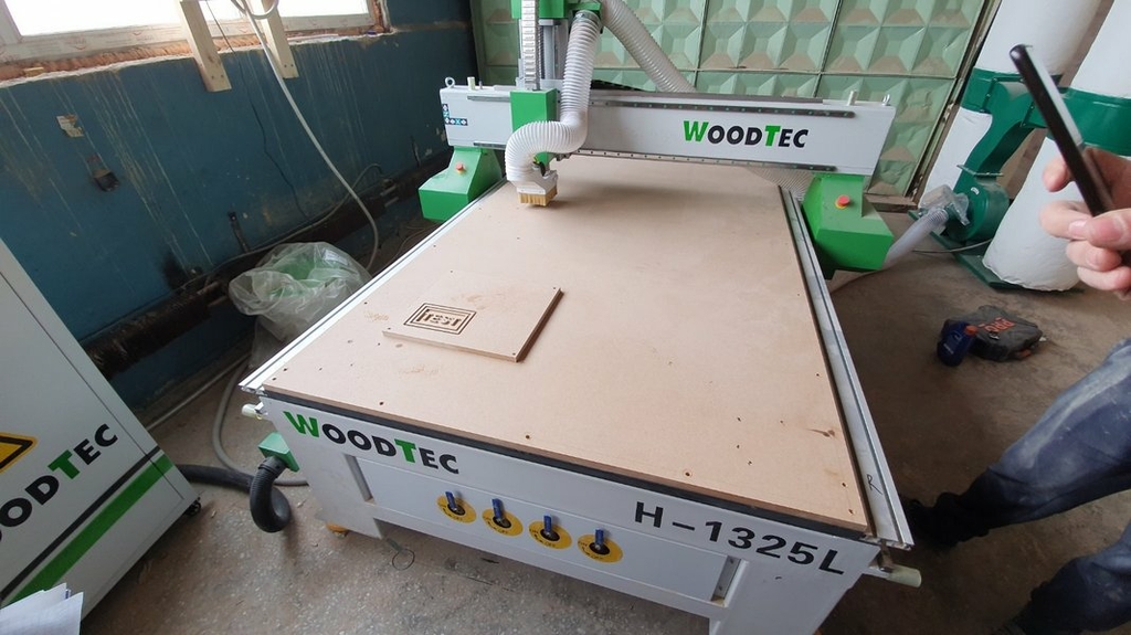 Фрезерно-гравировальный станок с чпу WoodTec H 1325L