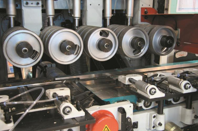 Четырехсторонний продольно-фрезерный станок 635