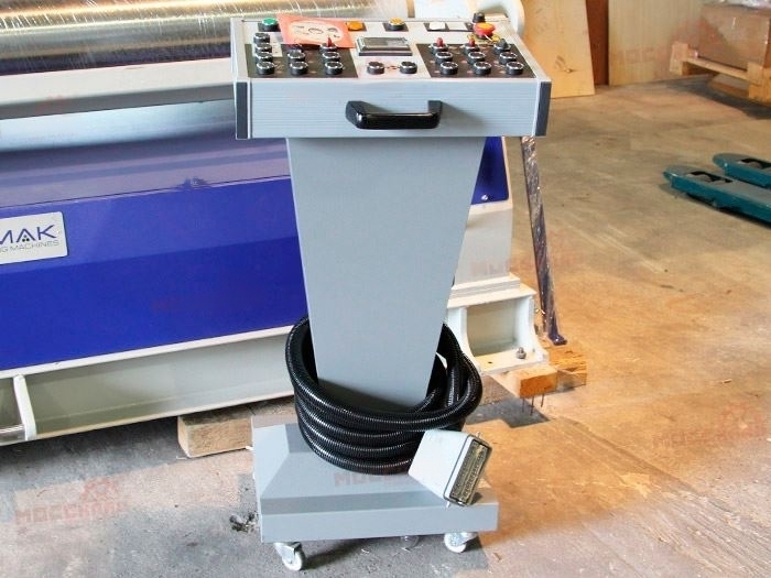 Мощные трехвалковые вальцы с гидроприжимом Bendmak CY3R-HHS 230-25/10.0