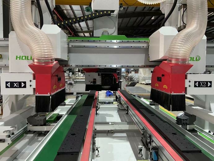 Форматно-обрезной центр с ЧПУ для дверных полотен HOLD HV321