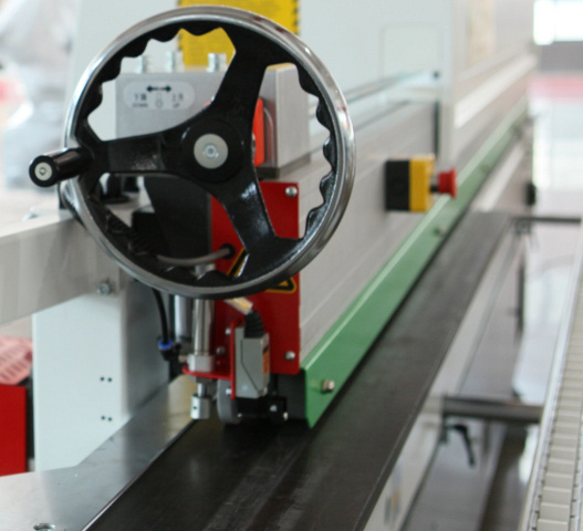 Автоматический кромкооблицовочный станок Nanxing NBC332