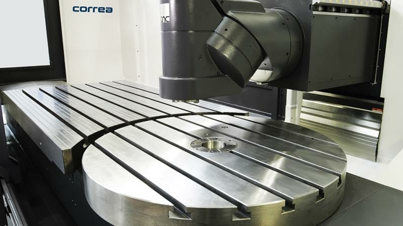 Фрезерный центр с подвижным столом Correa Norma 20