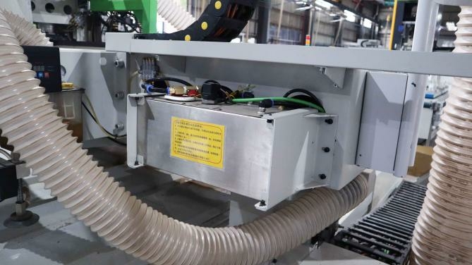 Обрабатывающий центр с ЧПУ HOLD HE710EBSCP