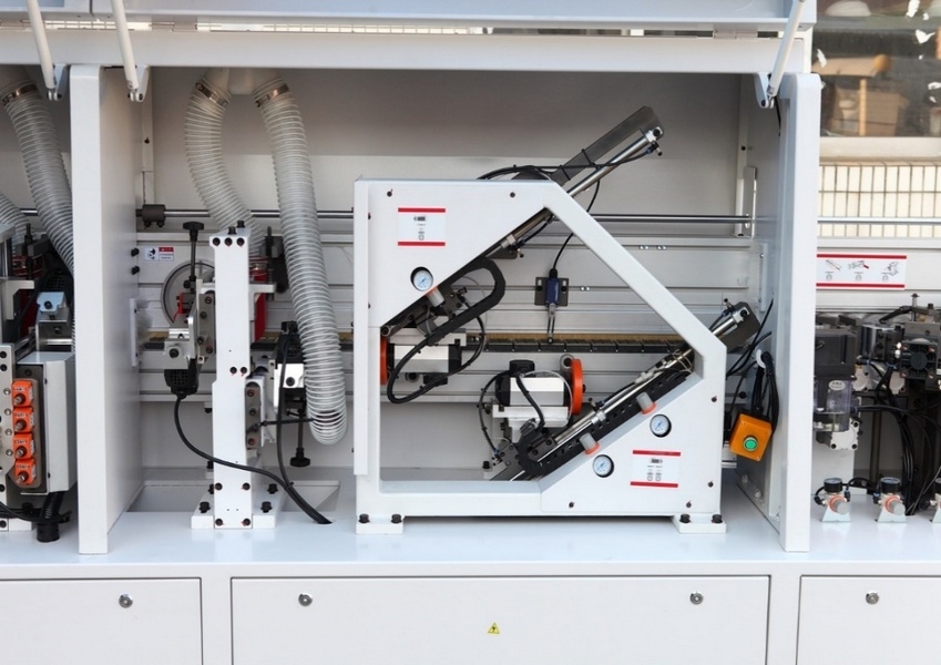 Cтанок для облицовывания кромок мебельных деталей WoodTec EdgeMatic 424С PRO