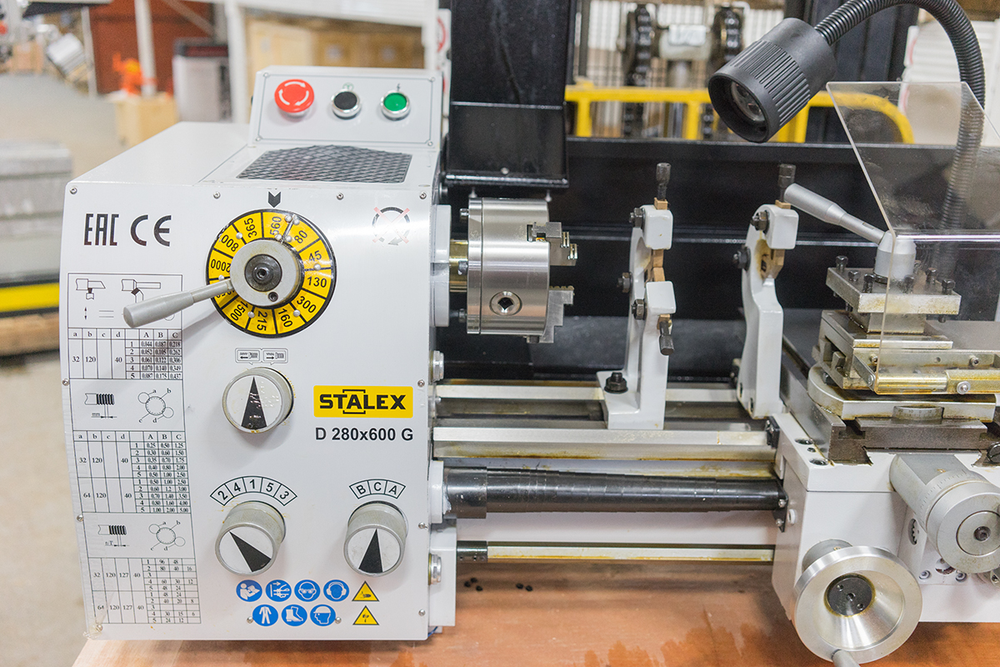 Станок токарный Stalex D280x600G
