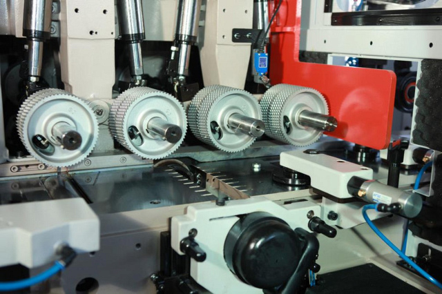 Четырехсторонний продольно-фрезерный станок QUADRO 723 AS