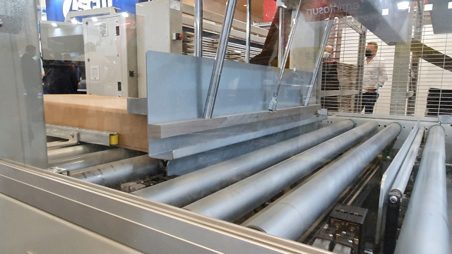 Автоматическая линия для склейки коробок из гофрокартона Intelpack 410